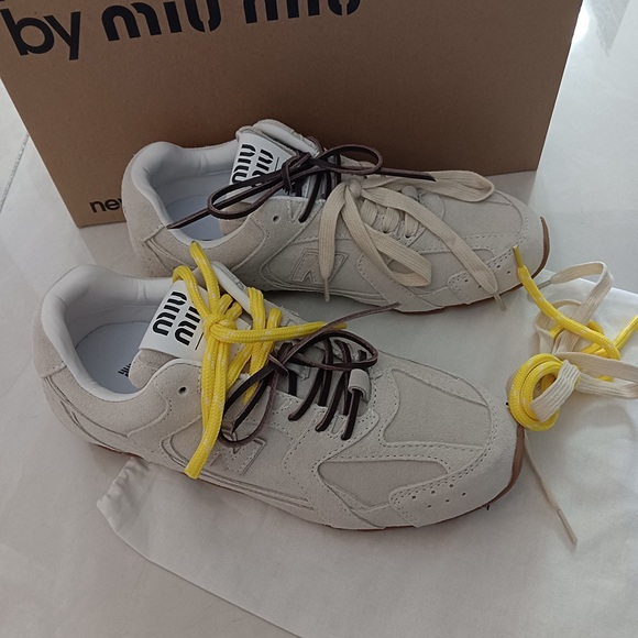 MiuMiu x New Balance NB530 Sneakers - Picture 3 of 6